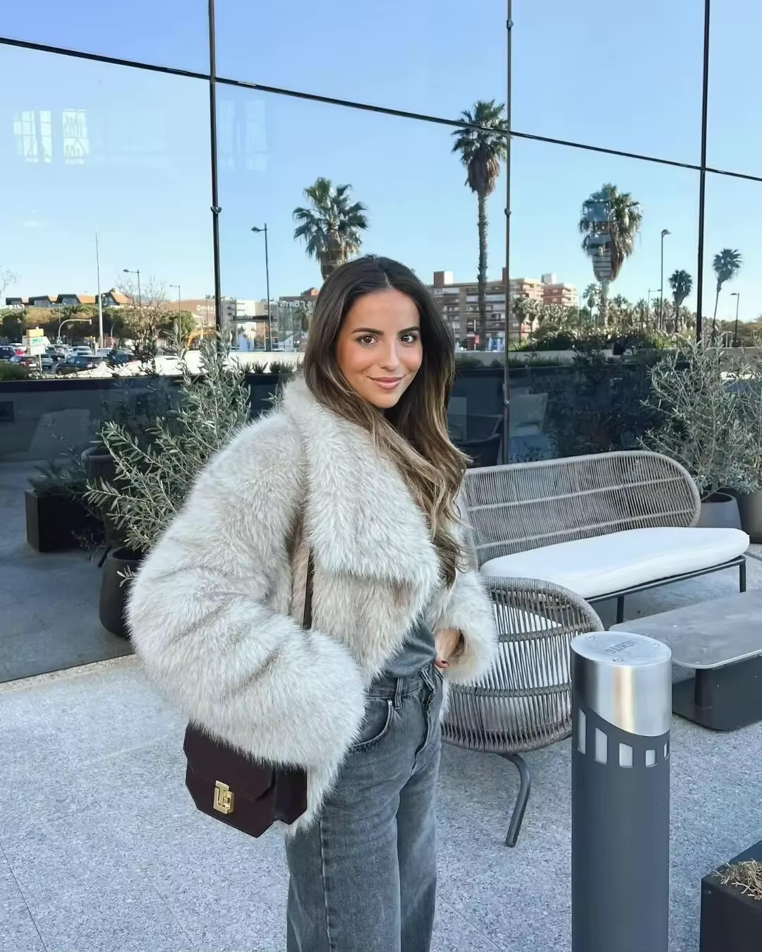 Oversized_Faux_Fur_Coat_in_Soft_Grey_with_Wide_Lapels1