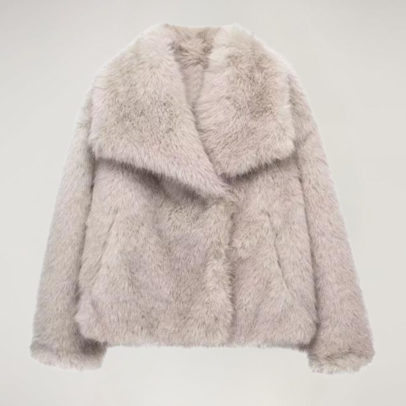 Oversized_Faux_Fur_Coat_in_Soft_Grey_with_Wide_Lapels3