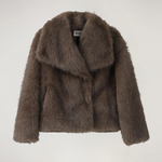Oversized_Faux_Fur_Coat_in_Soft_Grey_with_Wide_Lapels7