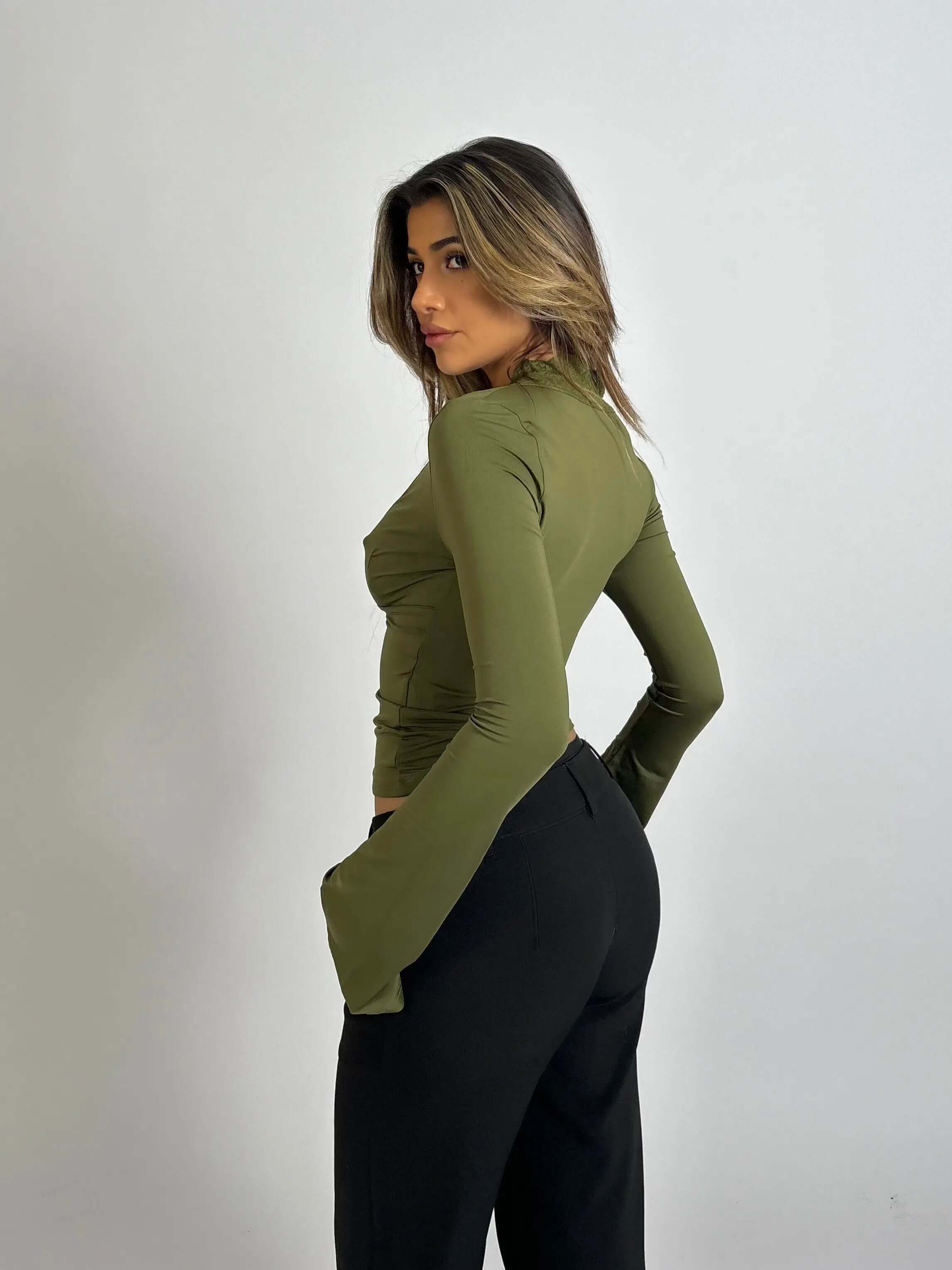 ROXANA_LONG-SLEEVEDTOPWITHLACEFEMININEELEGANCEFOREVERYOCCASION4